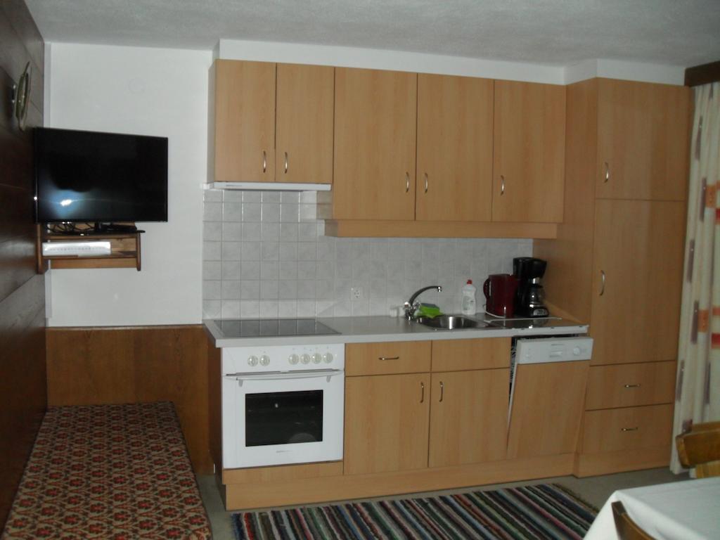 Haus Schellenschmied Apartment Pettneu am Arlberg Room photo