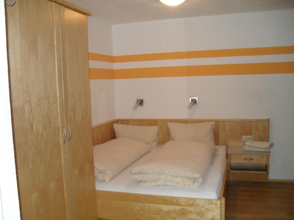 Haus Schellenschmied Apartment Pettneu am Arlberg Room photo